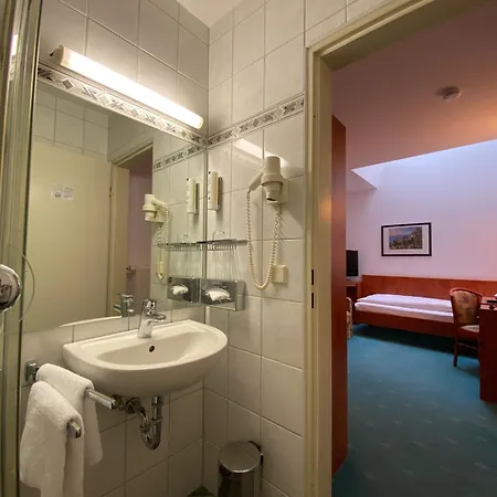 Hansa Hotel 3*