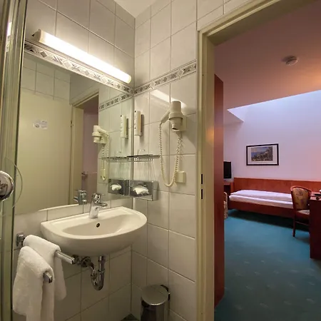 Hansa Hotel 3*